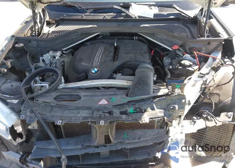 2015 BMW X5 xDrive35I z USA, uszkodzony, nr VIN 5UXKR0C50F0P01067